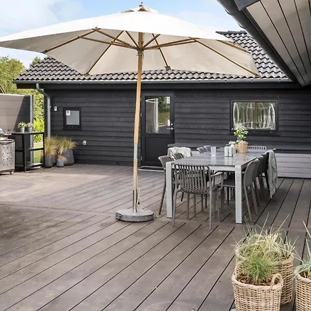 Сasa de vacaciones Five-bedroom In Haderslev