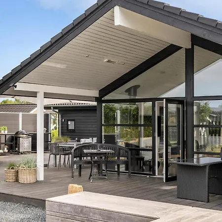 Five-bedroom In Semesterbostad