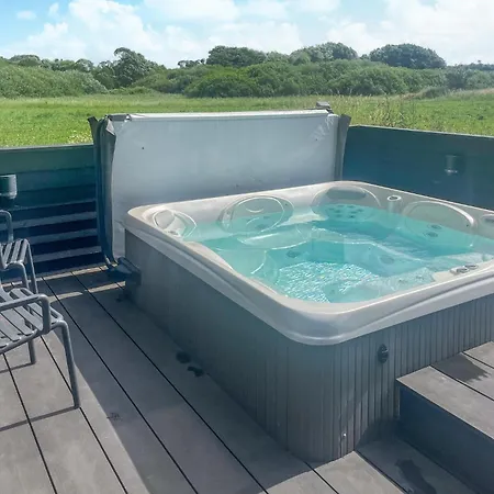 Semesterbostad Five-bedroom In *