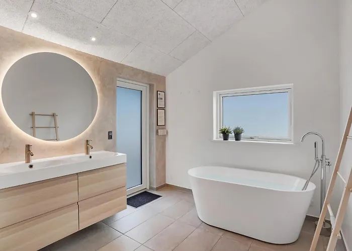 Five-bedroom In هادرسليف