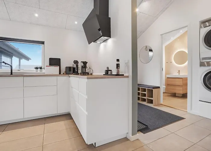 Five-bedroom In بيت للعطل هادرسليف